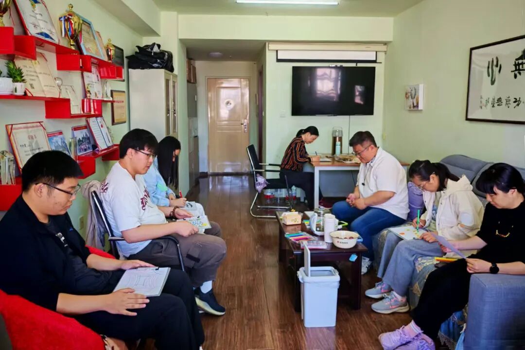 為眾者善，為私者惡——遼寧爸媽在線中心繪畫分析心理咨詢沙龍的紀(jì)實(shí)